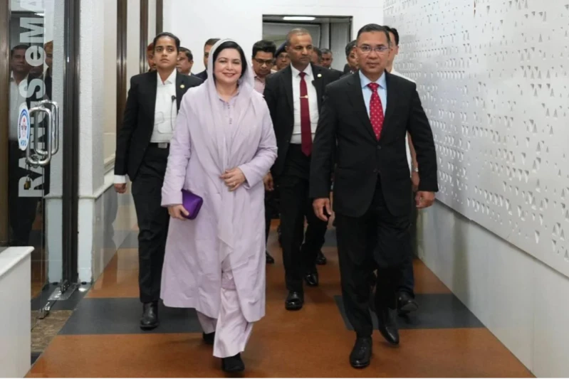 জাপান সফর শেষে দেশে ফিরেছেন প্রধানমন্ত্রী