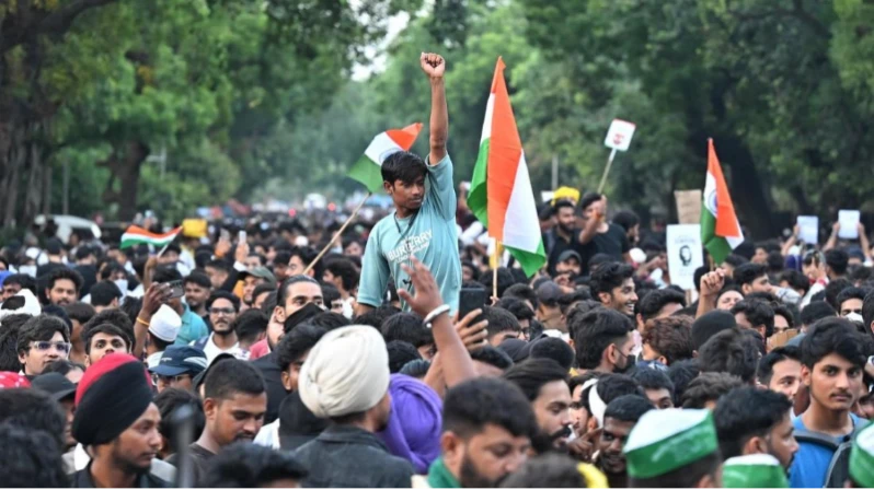 ‘মাদক দিয়ে ফাঁসিয়ে দেবো’, আন্দোলনকারী শিক্ষার্থীদের পুলিশ সদস্যের হুমকি