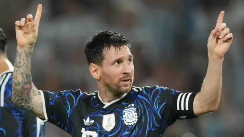 আন্তর্জাতিক ফুটবলকে বিদায় জানালেন মেসি